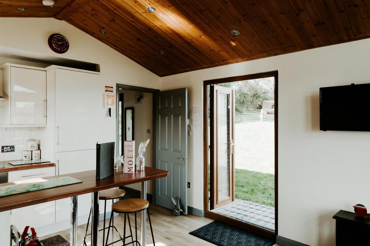 Fairview Farm 14 Luxury Lodges, Cabins, Dog Friendly, Suitable For Couples, Families And Groups, Wedding Guests , Corporate Events, Sleeps 2-65 Guests In Ravenshead, Near Sherwood Forest, Set In 88 Acres
