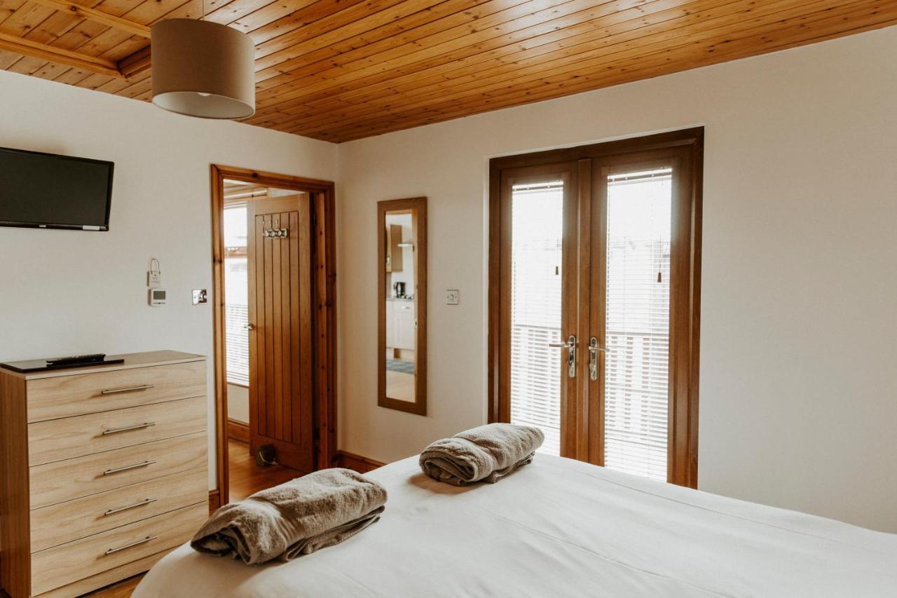 Fairview Farm 14 Luxury Lodges, Cabins, Dog Friendly, Suitable For Couples, Families And Groups, Wedding Guests , Corporate Events, Sleeps 2-65 Guests In Ravenshead, Near Sherwood Forest, Set In 88 Acres Chalet