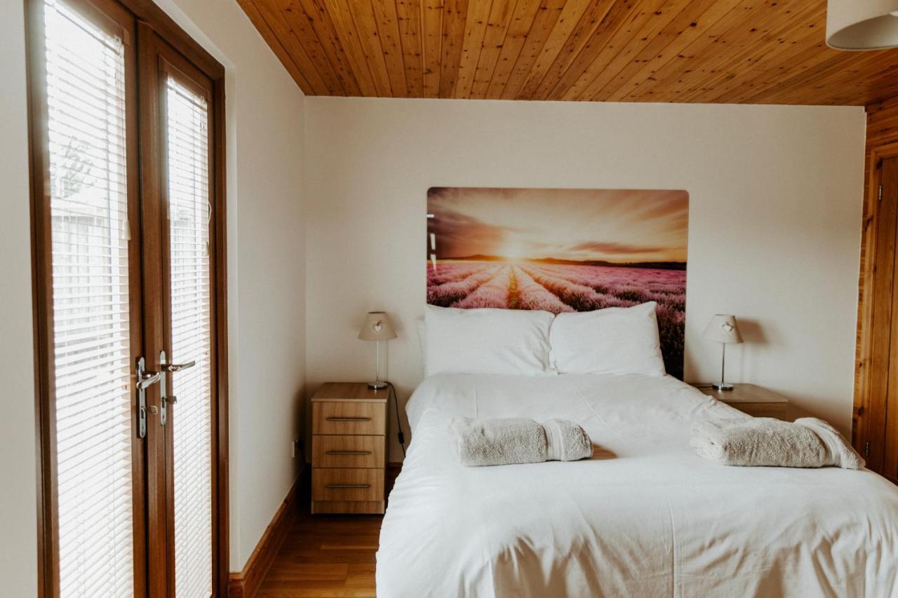 Chalet Fairview Farm 14 Luxury Lodges, Cabins, Dog Friendly, Suitable For Couples, Families And Groups, Wedding Guests , Corporate Events, Sleeps 2-65 Guests In Ravenshead, Near Sherwood Forest, Set In 88 Acres