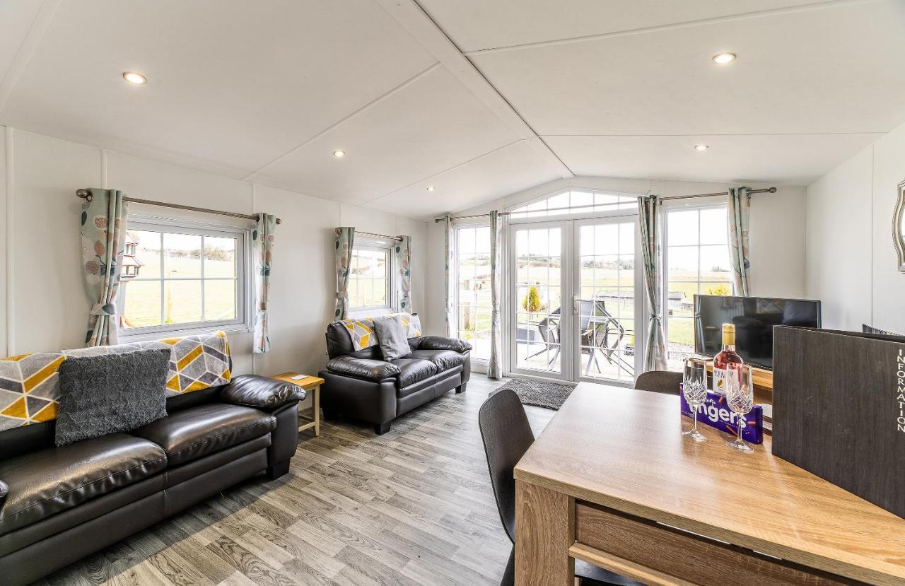 Chalet Fairview Farm 14 Luxury Lodges, Cabins, Dog Friendly, Suitable For Couples, Families And Groups, Wedding Guests , Corporate Events, Sleeps 2-65 Guests In Ravenshead, Near Sherwood Forest, Set In 88 Acres *