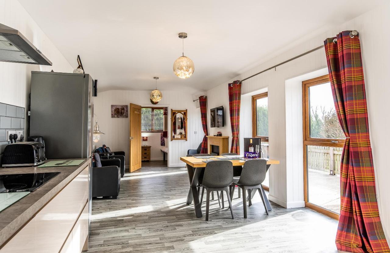 Fairview Farm 14 Luxury Lodges, Cabins, Dog Friendly, Suitable For Couples, Families And Groups, Wedding Guests , Corporate Events, Sleeps 2-65 Guests In Ravenshead, Near Sherwood Forest, Set In 88 Acres Chalet Nottingham