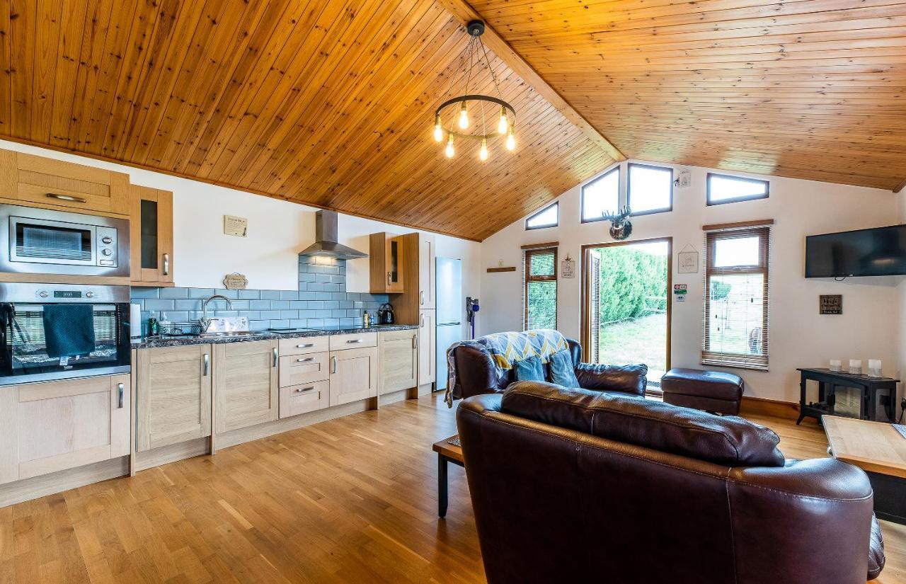 Chalet Fairview Farm 14 Luxury Lodges, Cabins, Dog Friendly, Suitable For Couples, Families And Groups, Wedding Guests , Corporate Events, Sleeps 2-65 Guests In Ravenshead, Near Sherwood Forest, Set In 88 Acres Nottingham
