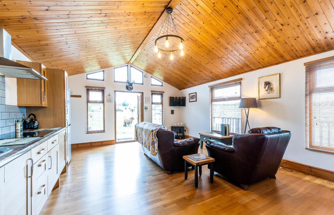 Fairview Farm 14 Luxury Lodges, Cabins, Dog Friendly, Suitable For Couples, Families And Groups, Wedding Guests , Corporate Events, Sleeps 2-65 Guests In Ravenshead, Near Sherwood Forest, Set In 88 Acres Chalet Nottingham