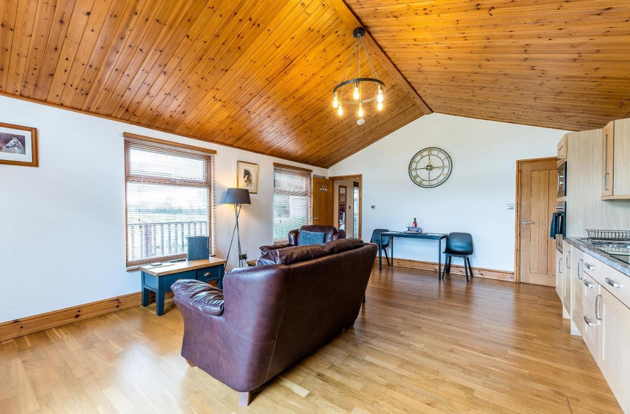 Fairview Farm 14 Luxury Lodges, Cabins, Dog Friendly, Suitable For Couples, Families And Groups, Wedding Guests , Corporate Events, Sleeps 2-65 Guests In Ravenshead, Near Sherwood Forest, Set In 88 Acres *