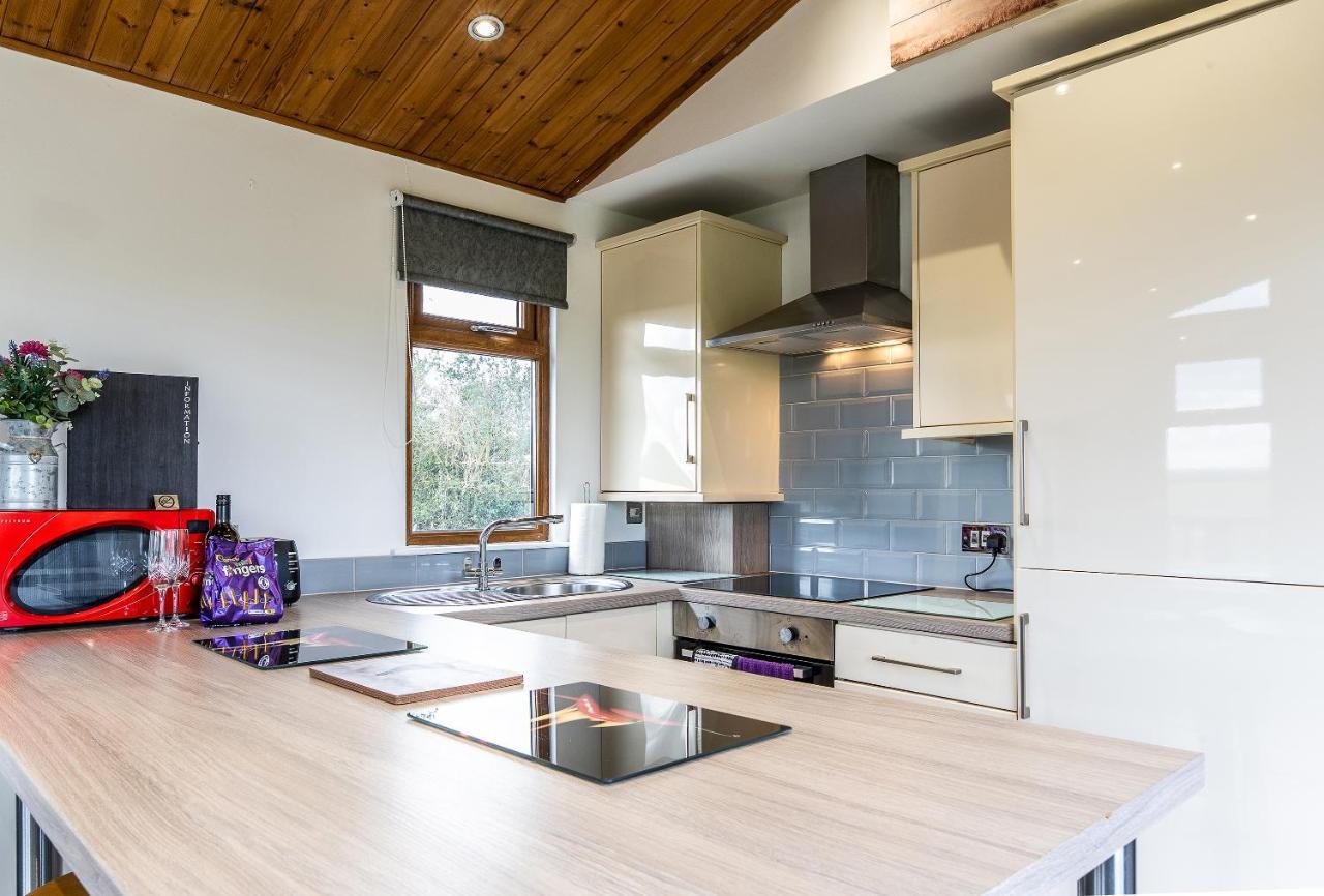 Fairview Farm 14 Luxury Lodges, Cabins, Dog Friendly, Suitable For Couples, Families And Groups, Wedding Guests , Corporate Events, Sleeps 2-65 Guests In Ravenshead, Near Sherwood Forest, Set In 88 Acres Chalet Nottingham