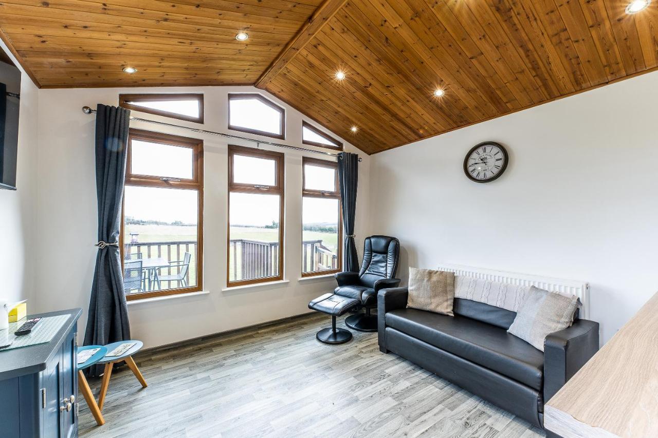 Fairview Farm 14 Luxury Lodges, Cabins, Dog Friendly, Suitable For Couples, Families And Groups, Wedding Guests , Corporate Events, Sleeps 2-65 Guests In Ravenshead, Near Sherwood Forest, Set In 88 Acres Chalet