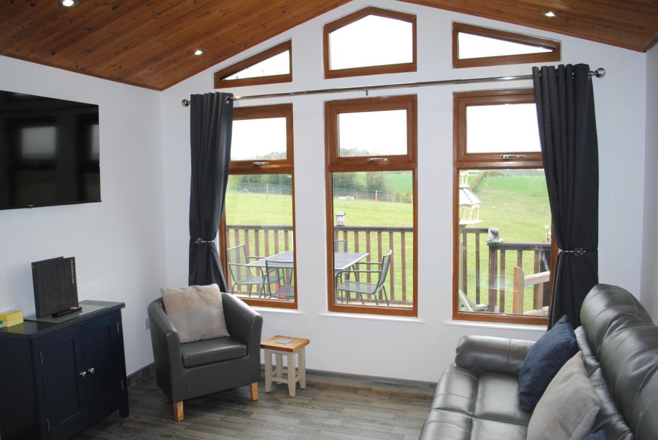 Fairview Farm 14 Luxury Lodges, Cabins, Dog Friendly, Suitable For Couples, Families And Groups, Wedding Guests , Corporate Events, Sleeps 2-65 Guests In Ravenshead, Near Sherwood Forest, Set In 88 Acres Chalet Nottingham