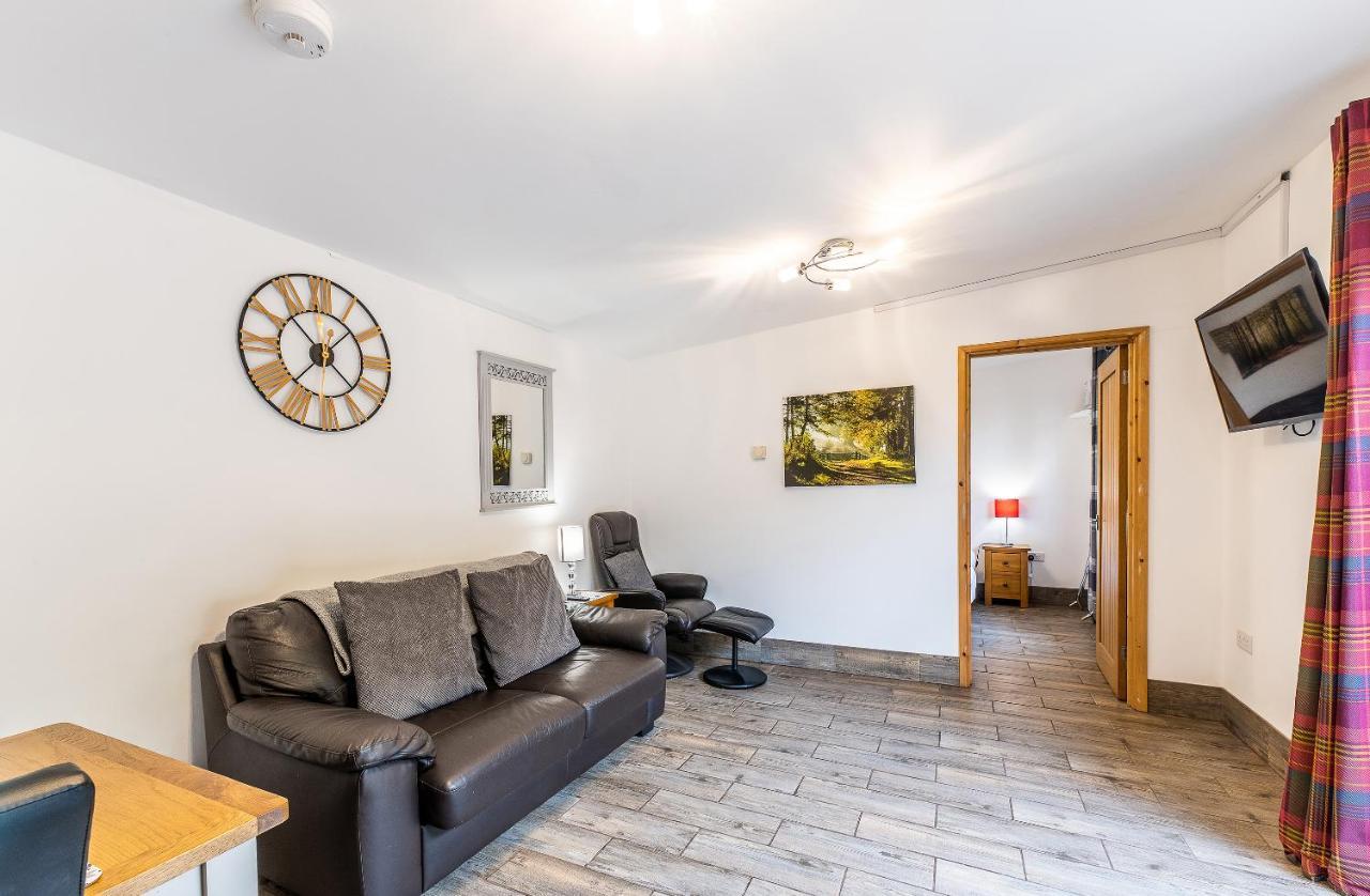 Chalet Fairview Farm 14 Luxury Lodges, Cabins, Dog Friendly, Suitable For Couples, Families And Groups, Wedding Guests , Corporate Events, Sleeps 2-65 Guests In Ravenshead, Near Sherwood Forest, Set In 88 Acres
