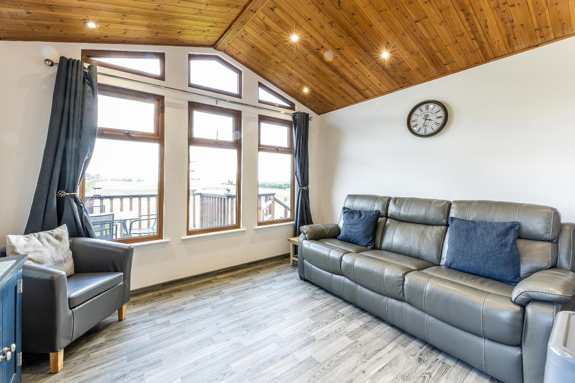 Chalet Fairview Farm 14 Luxury Lodges, Cabins, Dog Friendly, Suitable For Couples, Families And Groups, Wedding Guests , Corporate Events, Sleeps 2-65 Guests In Ravenshead, Near Sherwood Forest, Set In 88 Acres Nottingham