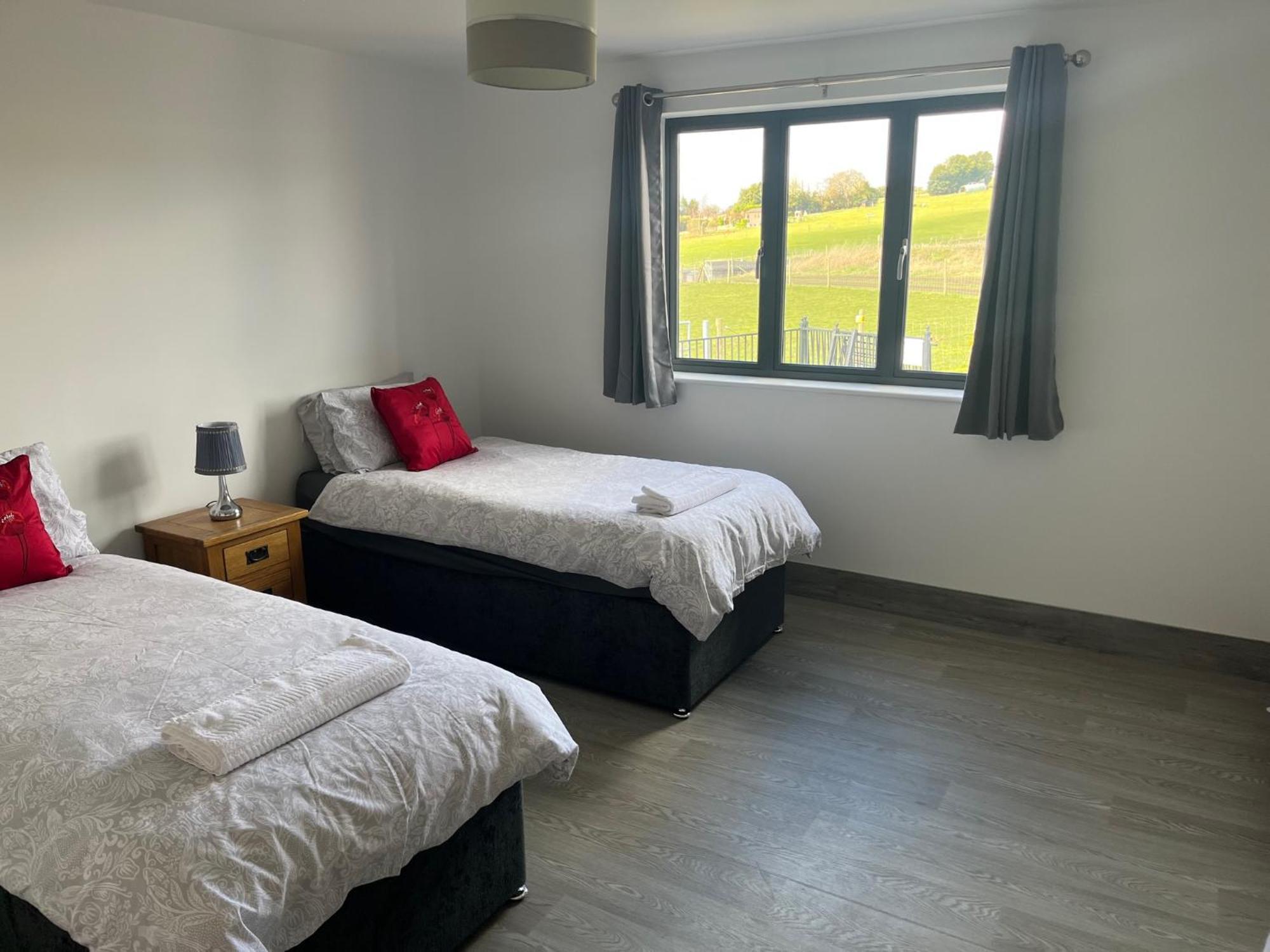 Chalet Fairview Farm 14 Luxury Lodges, Cabins, Dog Friendly, Suitable For Couples, Families And Groups, Wedding Guests , Corporate Events, Sleeps 2-65 Guests In Ravenshead, Near Sherwood Forest, Set In 88 Acres Nottingham