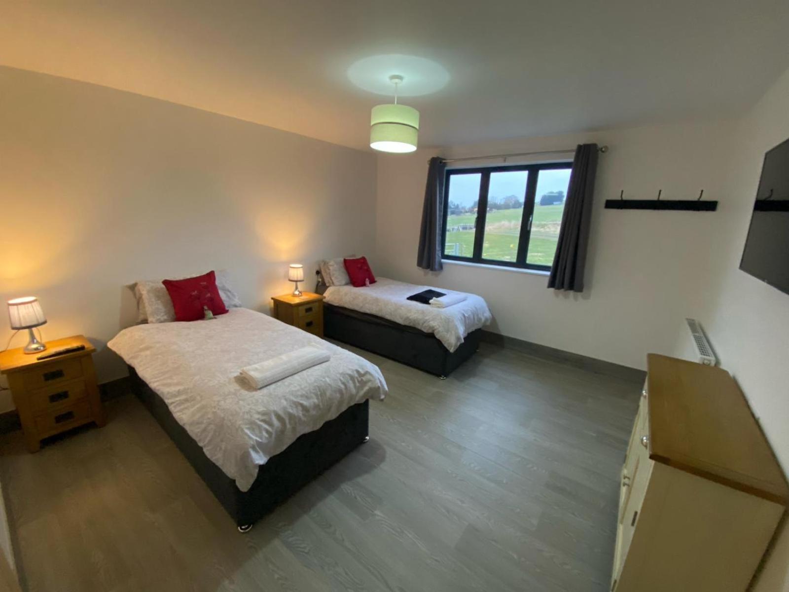 Fairview Farm 14 Luxury Lodges, Cabins, Dog Friendly, Suitable For Couples, Families And Groups, Wedding Guests , Corporate Events, Sleeps 2-65 Guests In Ravenshead, Near Sherwood Forest, Set In 88 Acres Nottingham