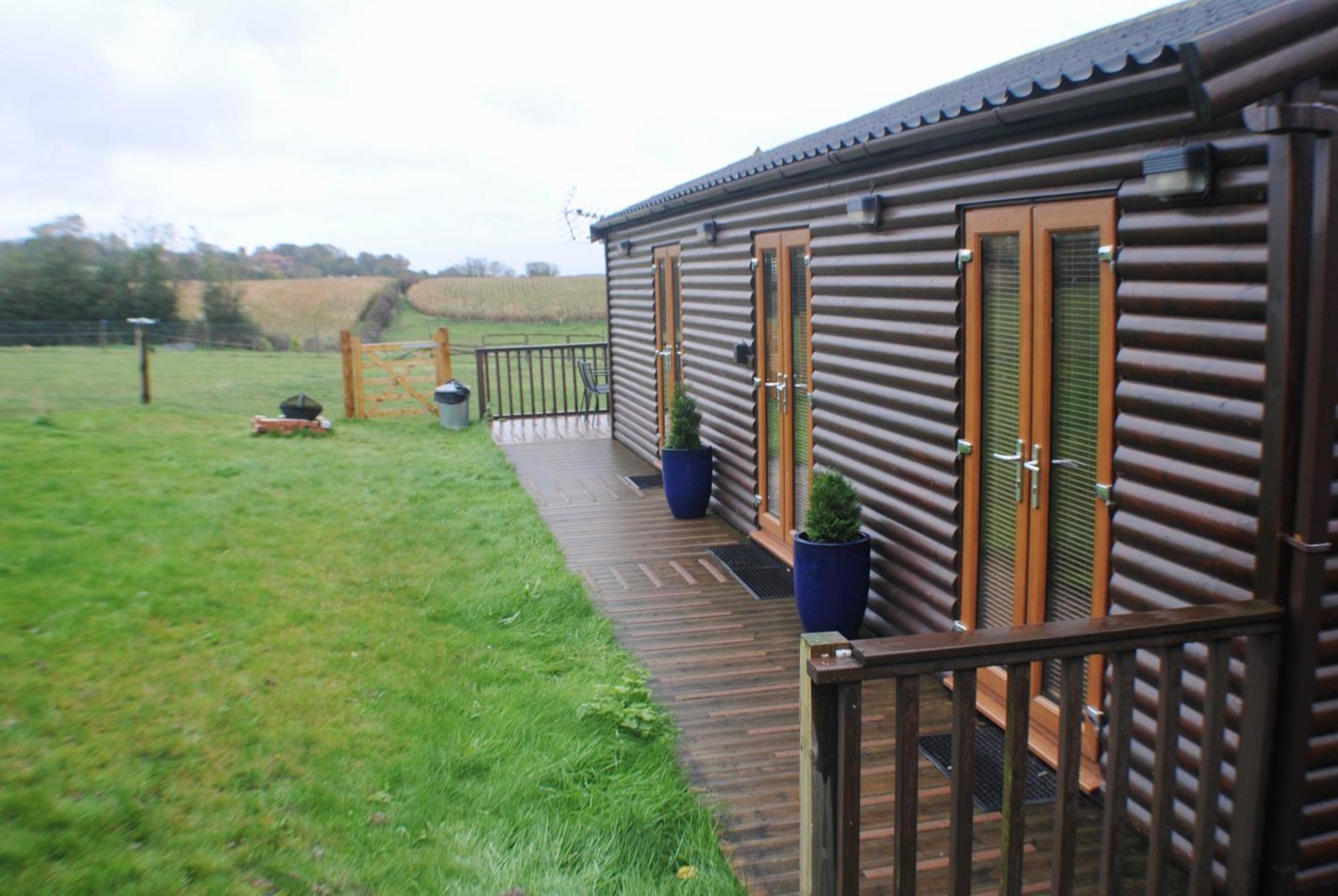 Fairview Farm 14 Luxury Lodges, Cabins, Dog Friendly, Suitable For Couples, Families And Groups, Wedding Guests , Corporate Events, Sleeps 2-65 Guests In Ravenshead, Near Sherwood Forest, Set In 88 Acres Chalet *