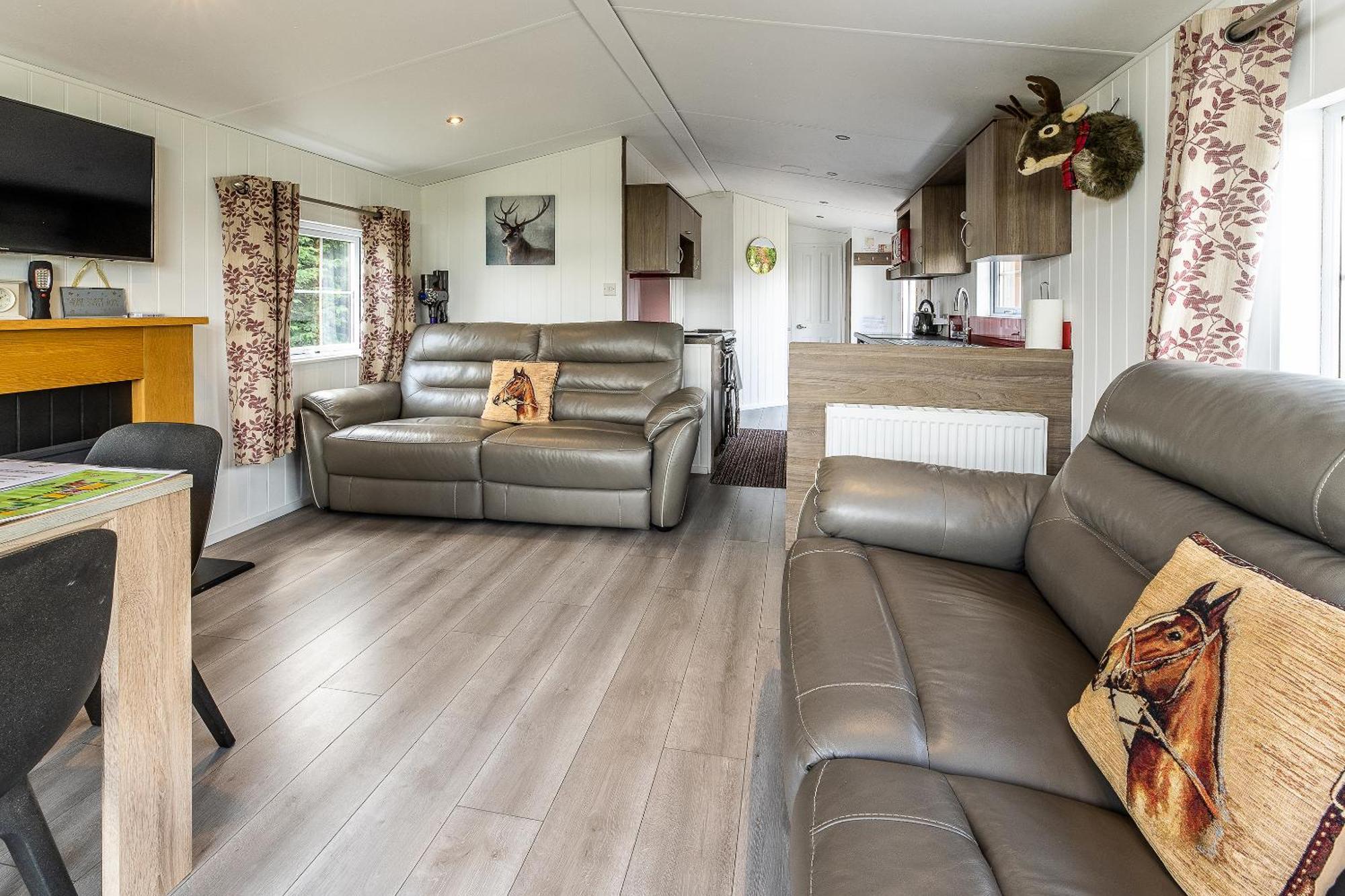 Chalet Fairview Farm Holiday 14 Luxury Lodges,cabins ,dog Friendly,suitable For Couples ,families And Groups,wedding Guests ,corporate Events,-sleeps 2-65 Guests In Ravenshead, Near Sherwood Forest Set In 88 Acres